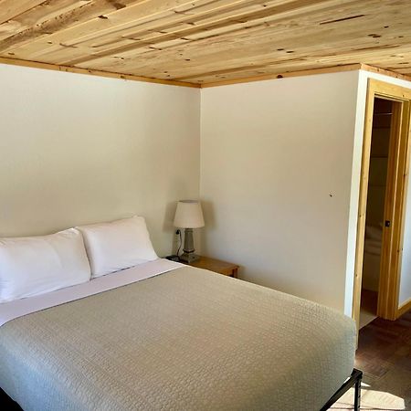Hanging Horn Lakeside Resort Moose Lake Екстериор снимка