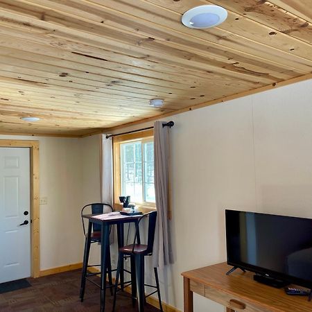 Hanging Horn Lakeside Resort Moose Lake Екстериор снимка