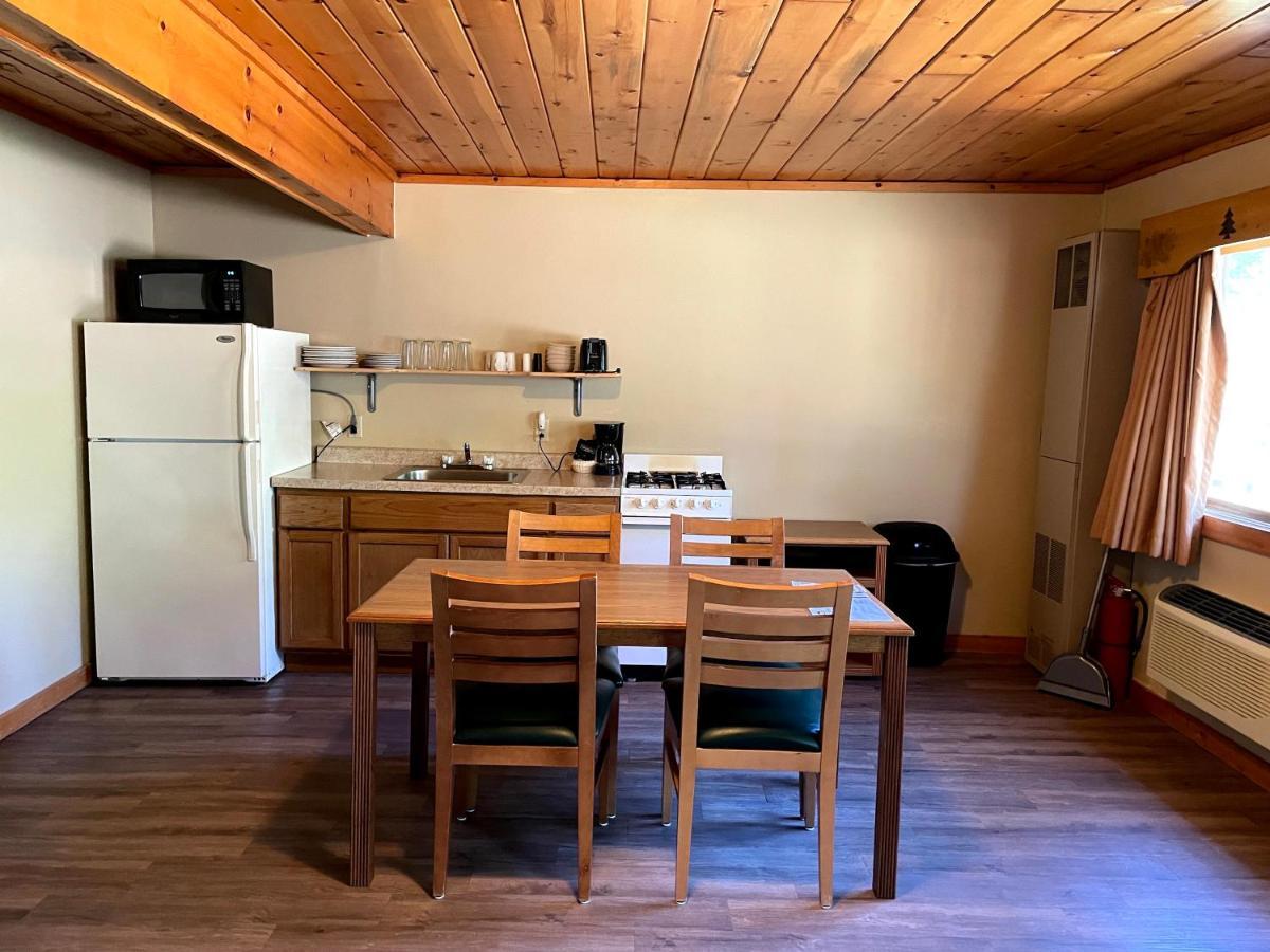 Hanging Horn Lakeside Resort Moose Lake Екстериор снимка