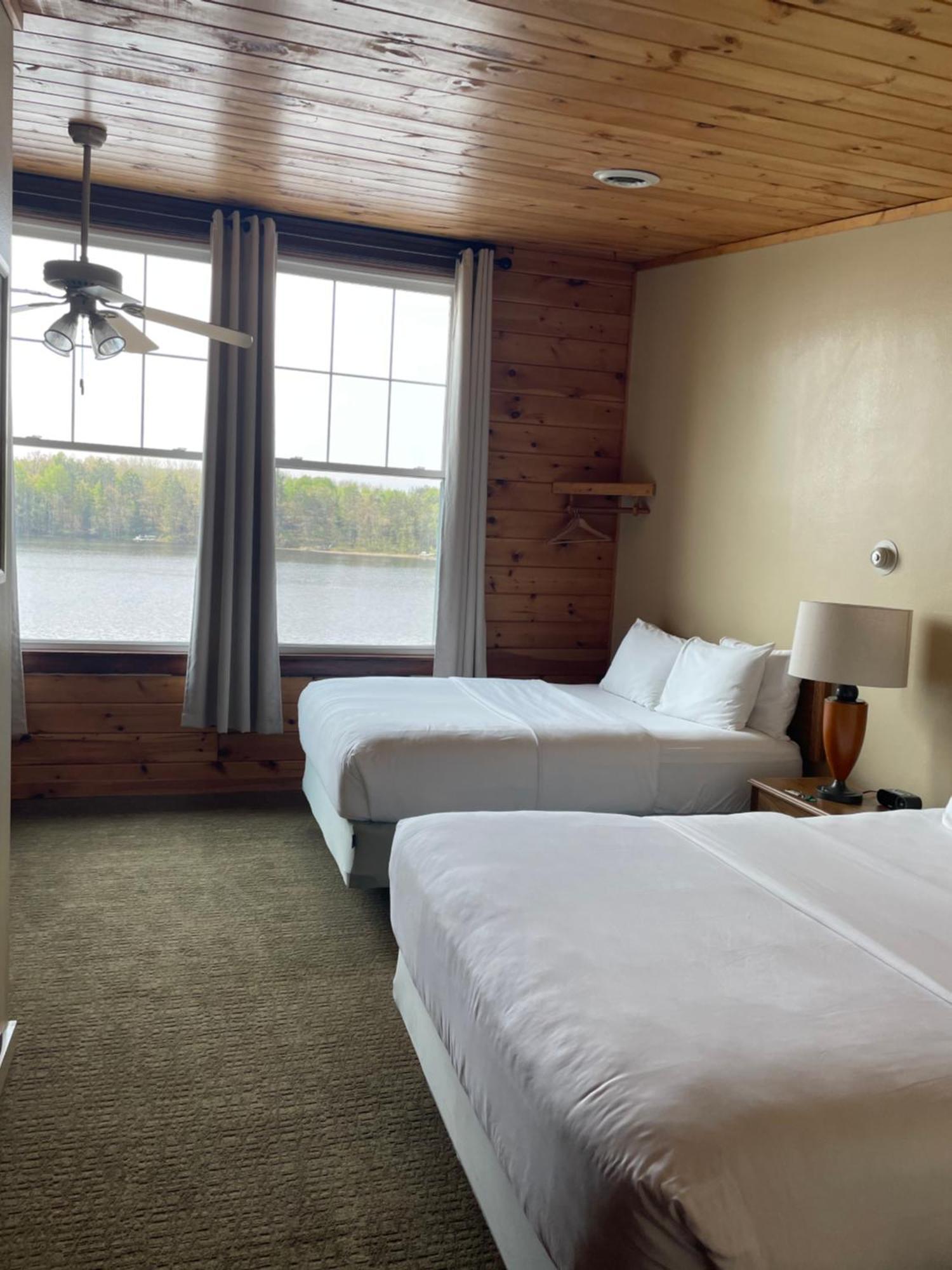Hanging Horn Lakeside Resort Moose Lake Екстериор снимка