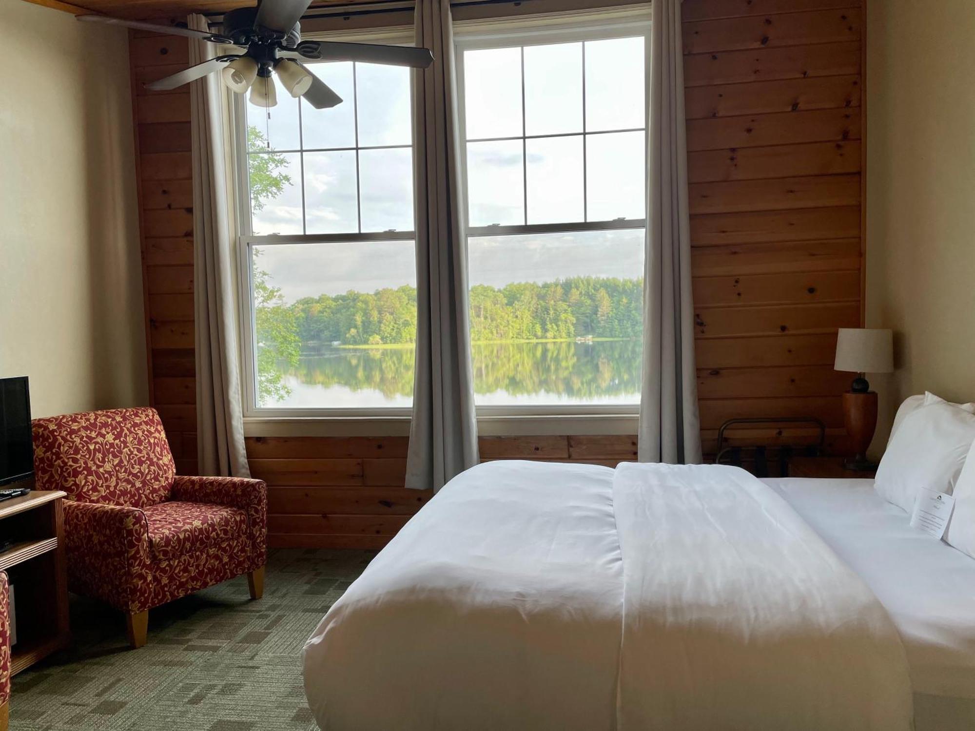 Hanging Horn Lakeside Resort Moose Lake Екстериор снимка
