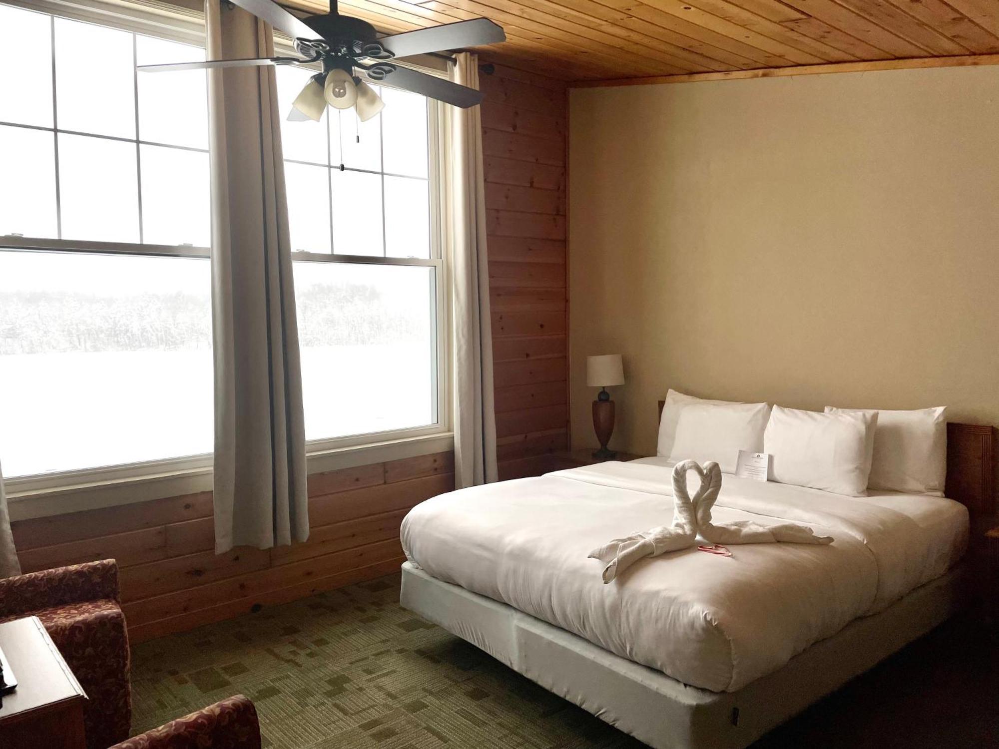Hanging Horn Lakeside Resort Moose Lake Екстериор снимка