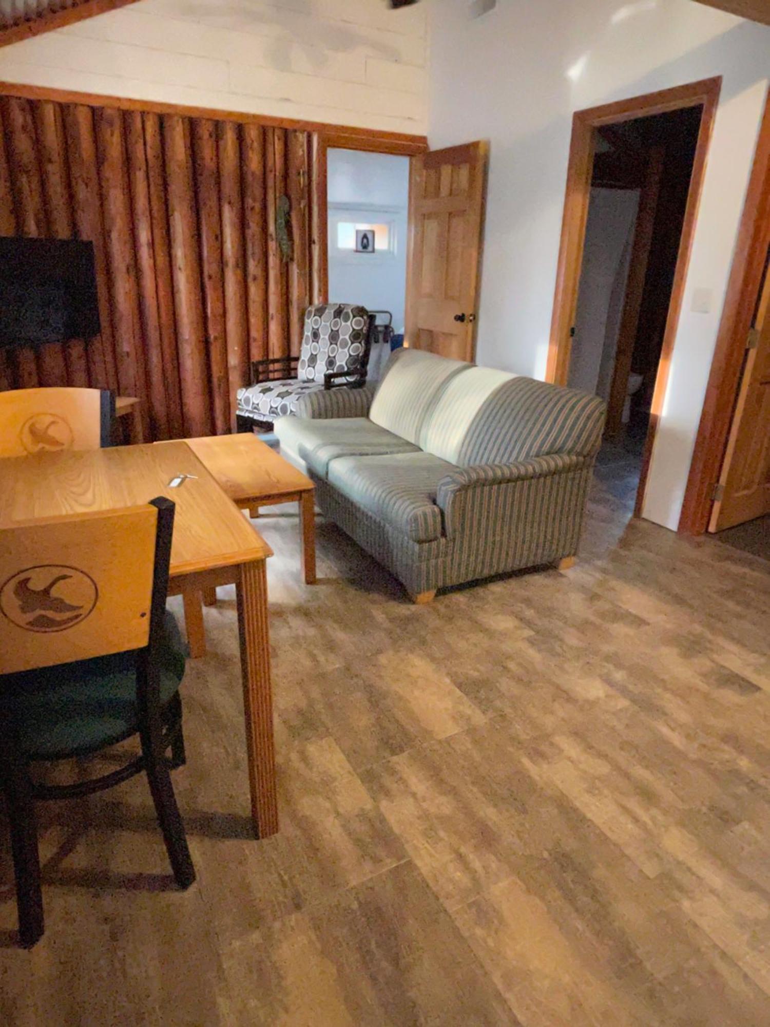 Hanging Horn Lakeside Resort Moose Lake Екстериор снимка