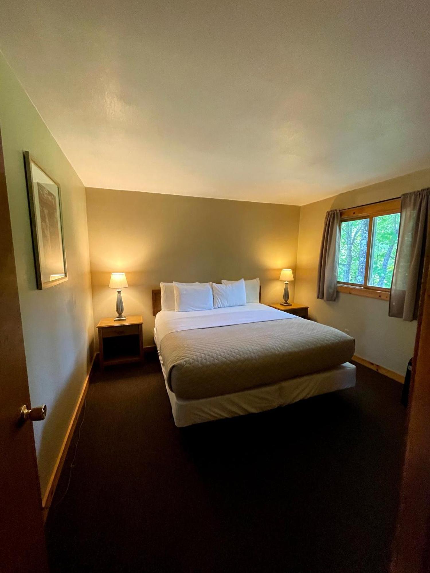 Hanging Horn Lakeside Resort Moose Lake Екстериор снимка