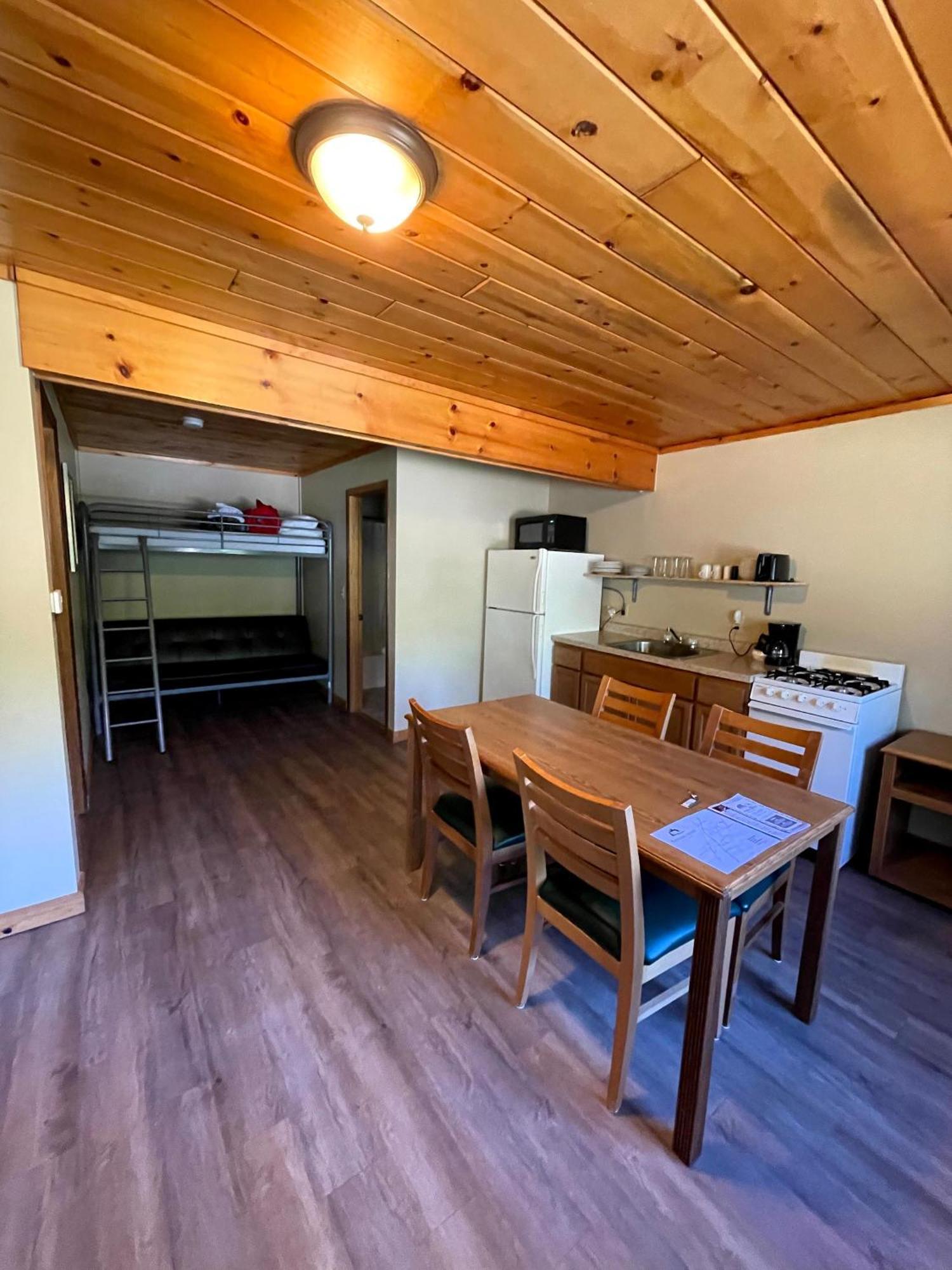 Hanging Horn Lakeside Resort Moose Lake Екстериор снимка