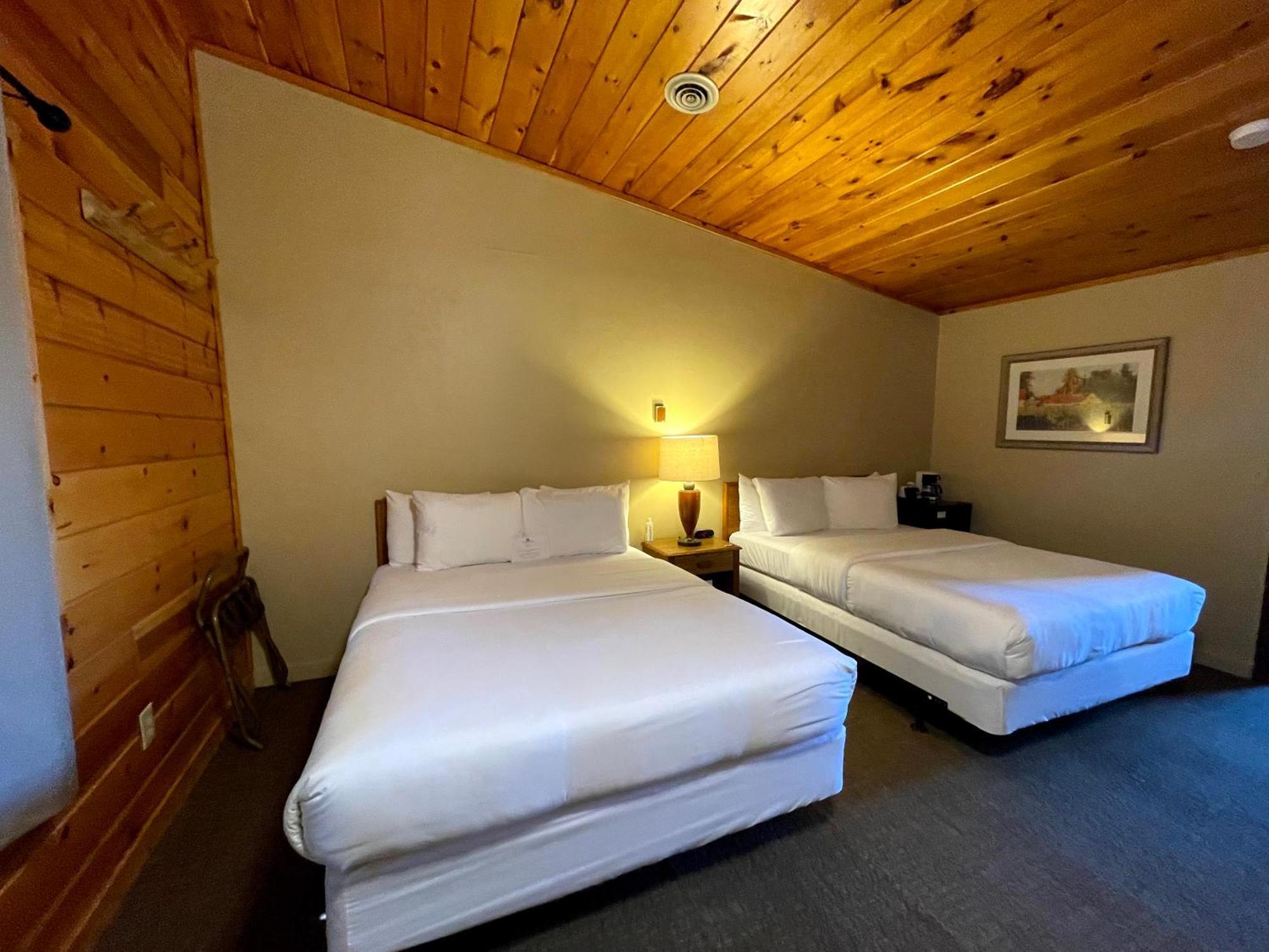 Hanging Horn Lakeside Resort Moose Lake Екстериор снимка