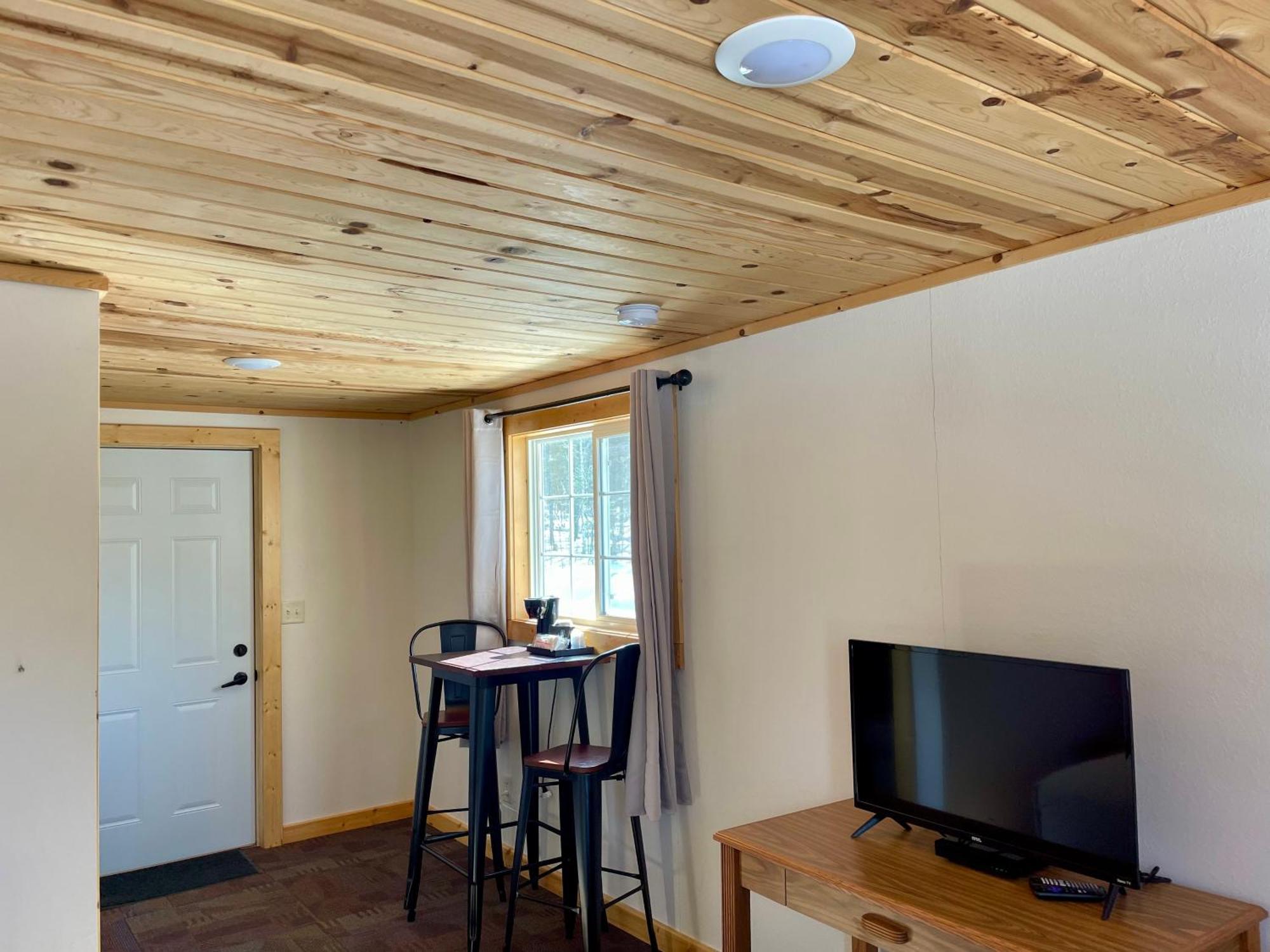 Hanging Horn Lakeside Resort Moose Lake Екстериор снимка