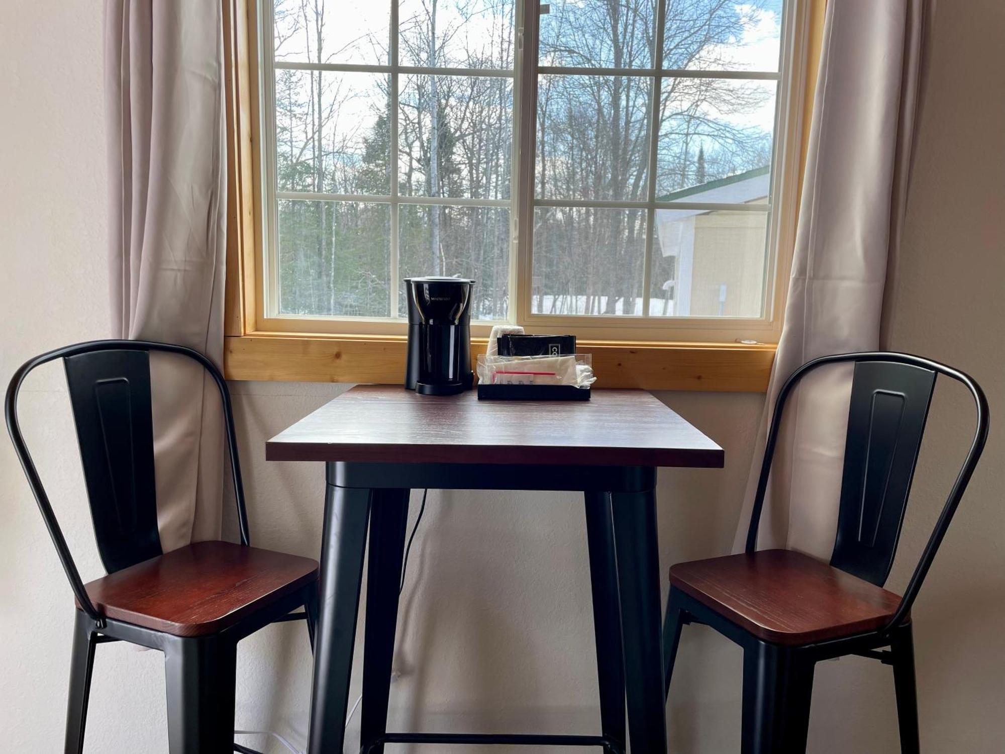 Hanging Horn Lakeside Resort Moose Lake Екстериор снимка