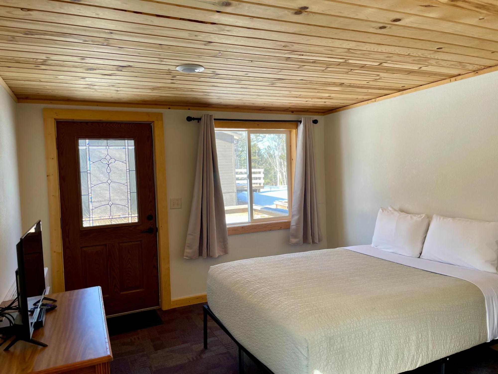 Hanging Horn Lakeside Resort Moose Lake Екстериор снимка