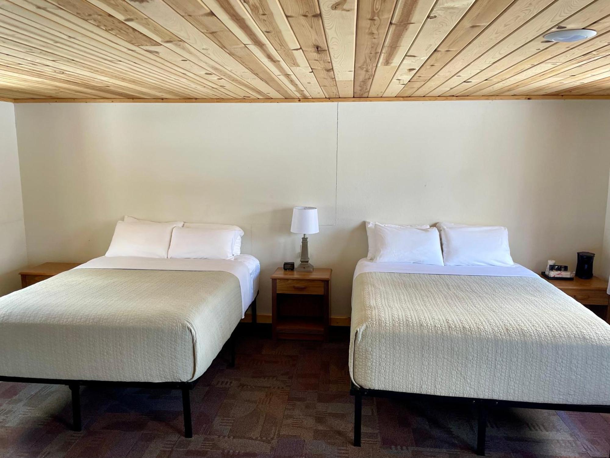 Hanging Horn Lakeside Resort Moose Lake Екстериор снимка