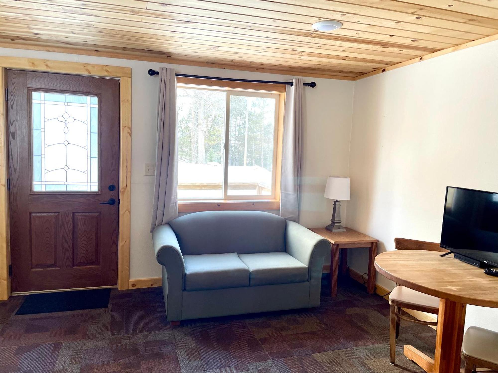 Hanging Horn Lakeside Resort Moose Lake Екстериор снимка