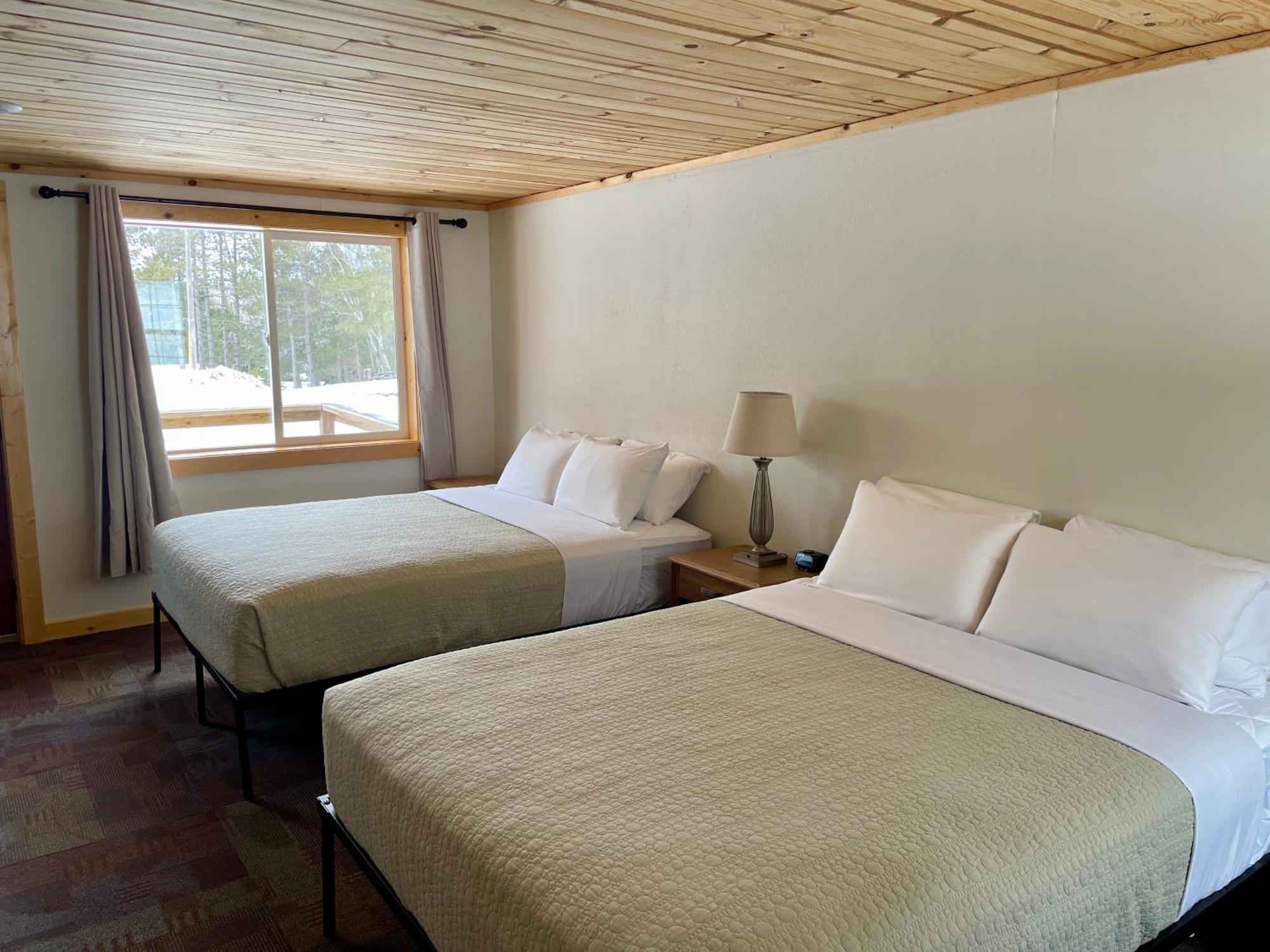 Hanging Horn Lakeside Resort Moose Lake Екстериор снимка