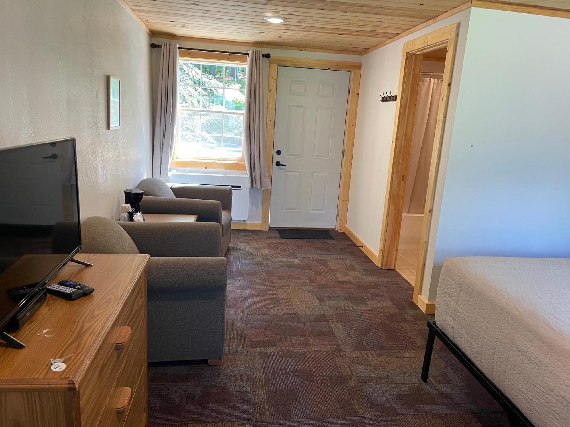 Hanging Horn Lakeside Resort Moose Lake Екстериор снимка
