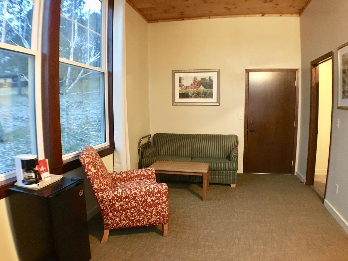 Hanging Horn Lakeside Resort Moose Lake Екстериор снимка